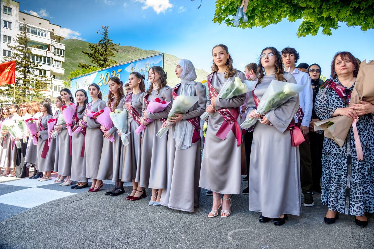 В Эльбрусском районе прозвенели последние звонки! 