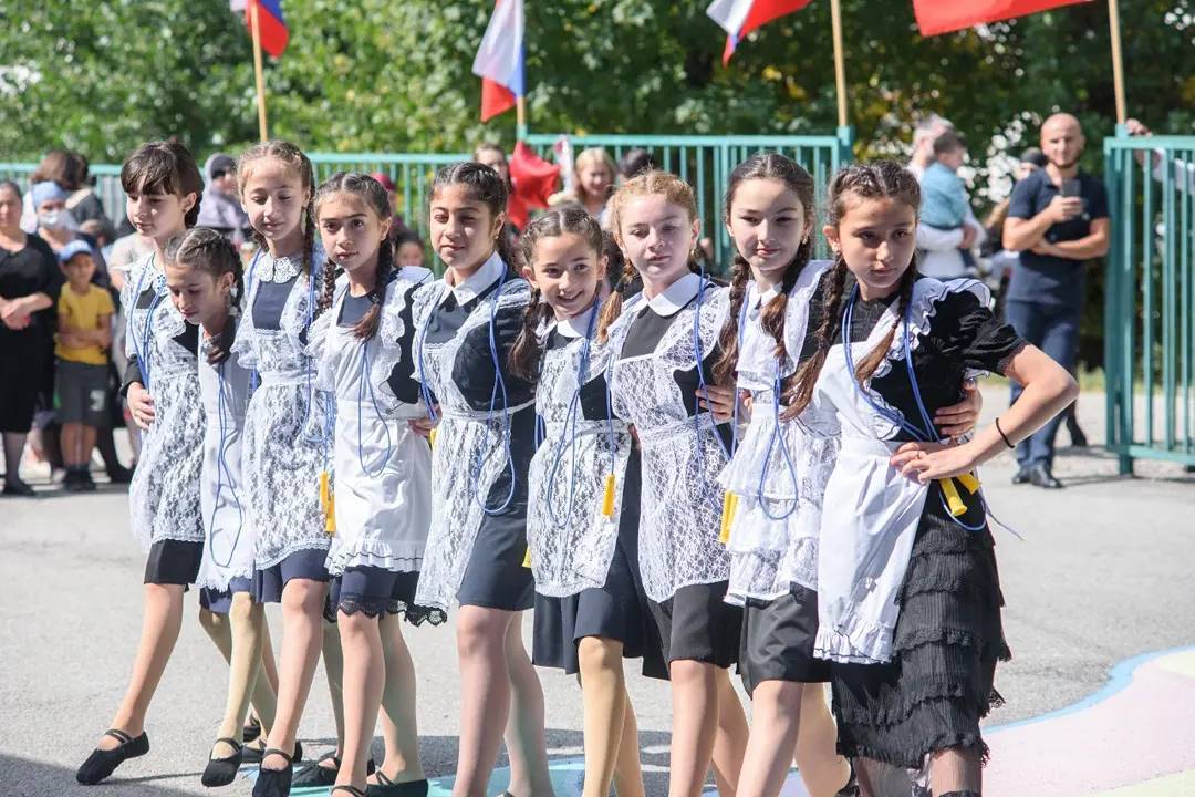 1 сентября - день особый. День знаний для каждого остается теплым, по-особому волнующим праздником. 