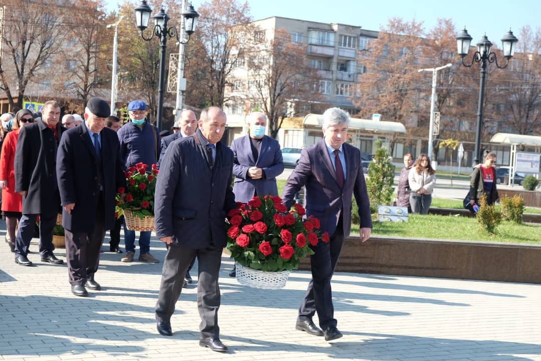 1 ноября исполнилось 104 года со дня рождения классика балкарской литературы Кайсына Кулиева . 