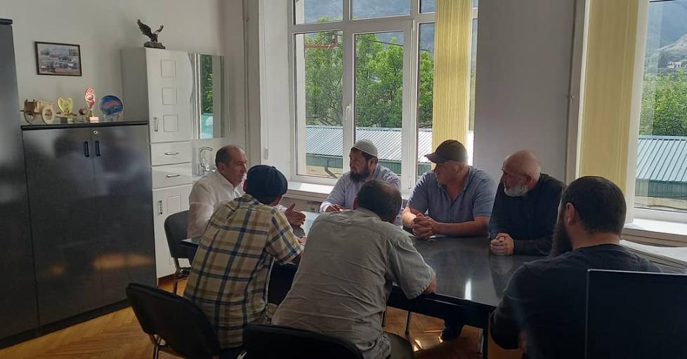 И. о. главы местной администрации Эльбрусского муниципального района, провёл встречу с имамами поселений района.