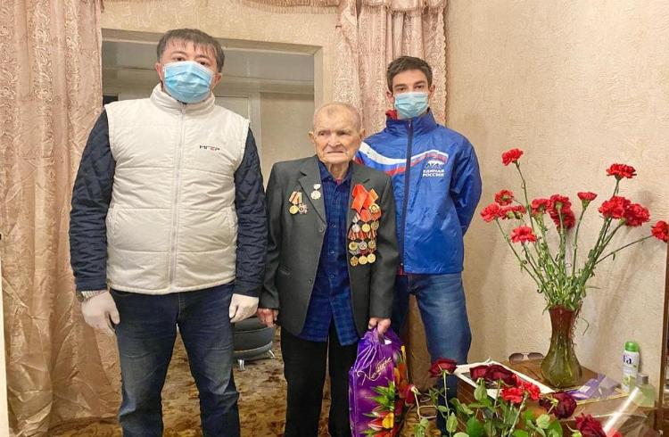 Поздравление ветеранов.