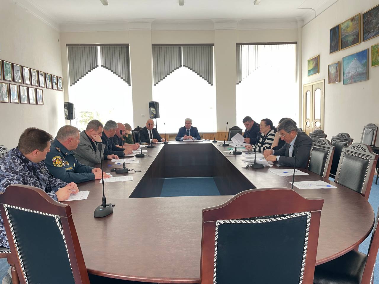 Глава администрации Эльбрусского района Мухтар Отаров провёл заседание антитеррористической комиссии.