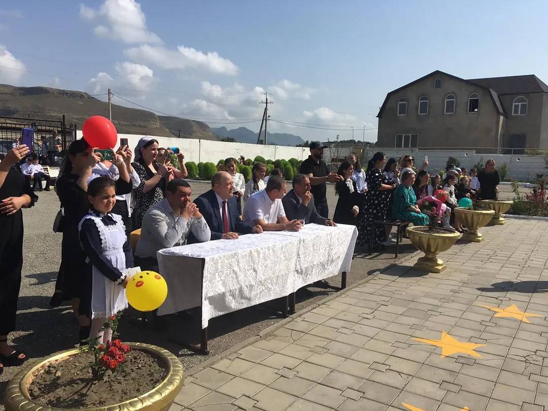 Сегодня, 1 сентября 2021 года, в школах с.п.Кенделен прозвенели звонки, возвещающие о начале нового учебного года.