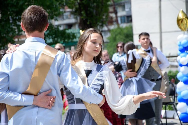 @litsey_tyrnyauz Последний звонок прозвенел для выпускников МОУ "Лицей /1 им. К.С.Отарова".