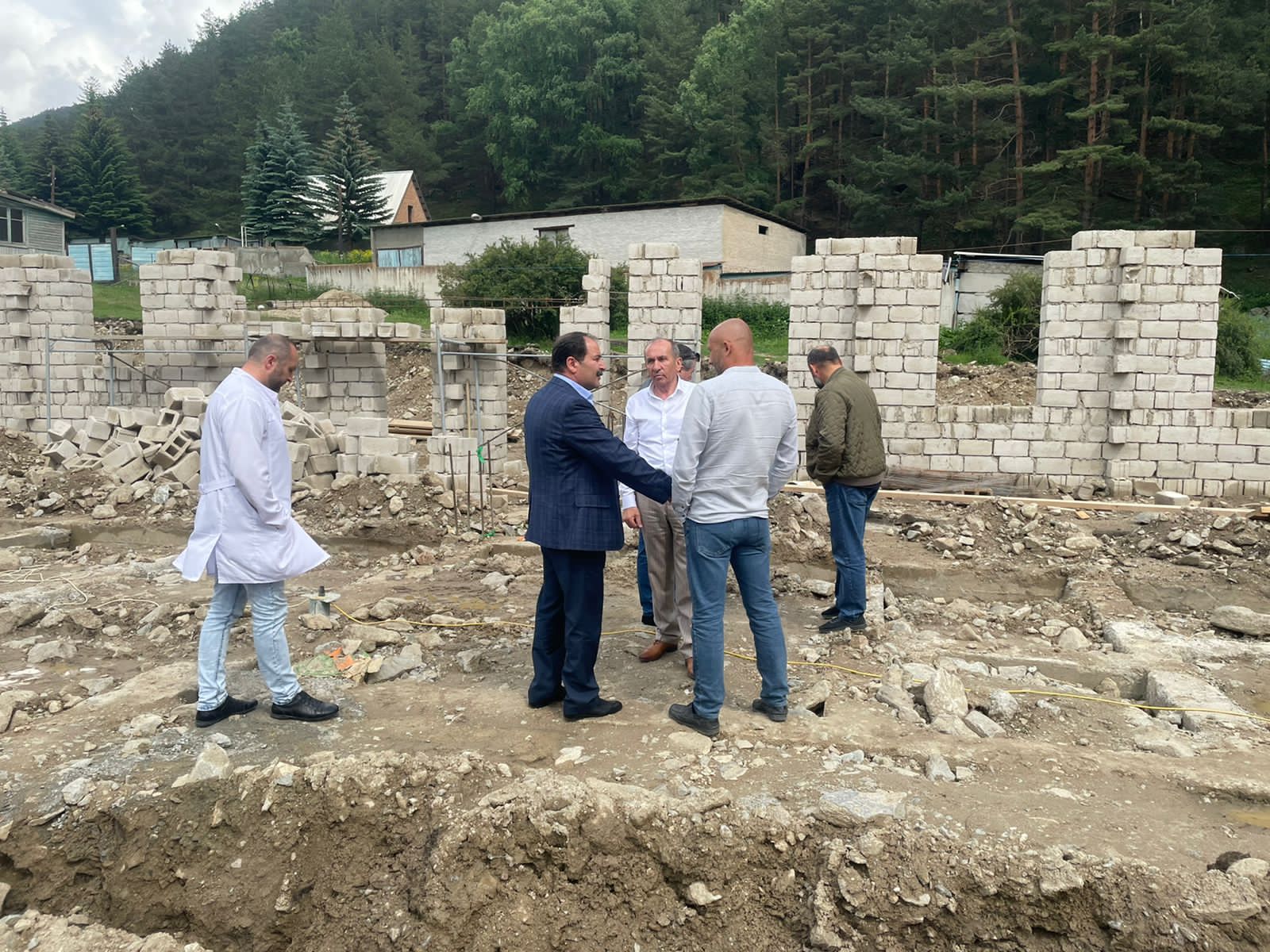 Проинспектирован ход строительства больницы в с.п. Эльбрус