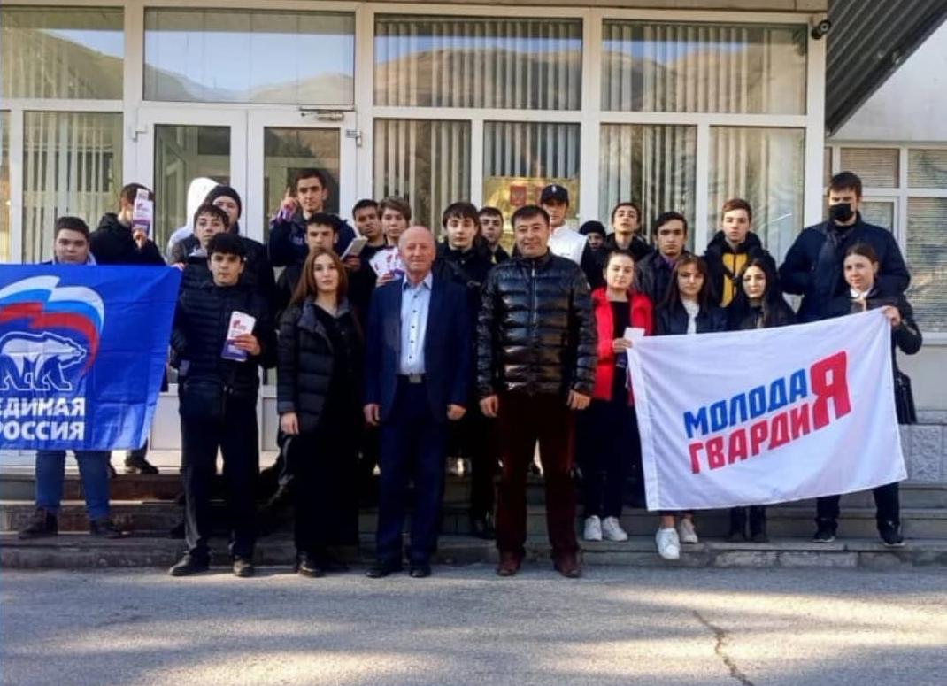 В "Эльбрусском региональном колледже" г.п. Тырныауза прошли мероприятия, посвящённые Дню Конституции Российской Федерации.