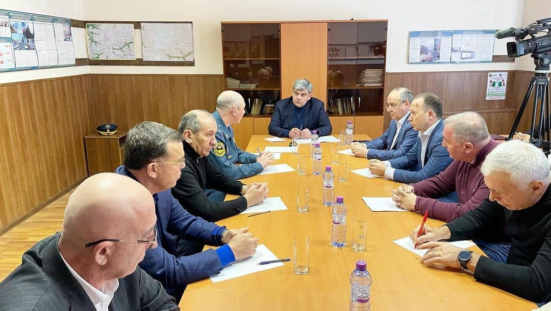 В Терсколе встретился с личным составом Эльбрусского высокогорного поисково-спасательного отряда МЧС России .